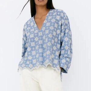 Zara Embroidered Blue White V-neck Pullover Cropped Long Sleeved‎ Tunic Size L